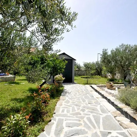 Stagnum Baba - Impressive Luxury With Heated Pool, Hot Tub, Playroom And Upscale House Design Villa *