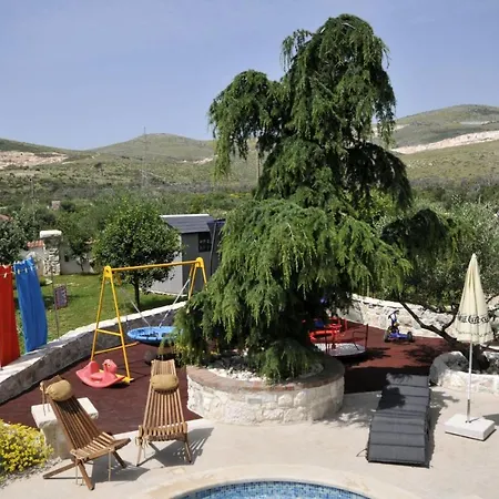 Stagnum Baba - Impressive Luxury With Heated Pool, Hot Tub, Playroom And Upscale House Design Trogir