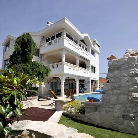 Stagnum Baba - Impressive Luxury With Heated Pool, Hot Tub, Playroom And Upscale House Design Villa Trogir