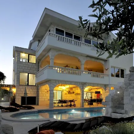 Villa Stagnum Baba - Impressive Luxury With Heated Pool, Hot Tub, Playroom And Upscale House Design Trogir