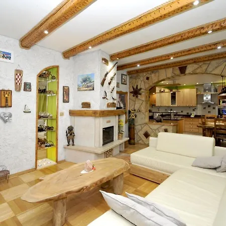 Stagnum Baba - Impressive Luxury With Heated Pool, Hot Tub, Playroom And Upscale House Design * Trogir
