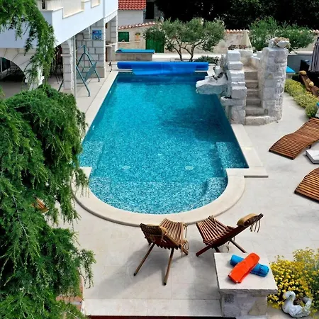 Stagnum Baba - Impressive Luxury With Heated Pool, Hot Tub, Playroom And Upscale House Design