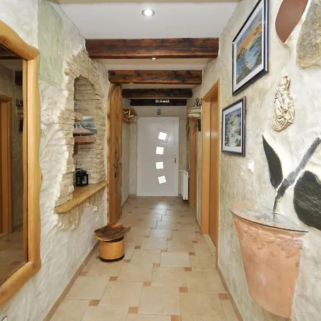 Villa Stagnum Baba - Impressive Luxury With Heated Pool, Hot Tub, Playroom And Upscale House Design Trogir