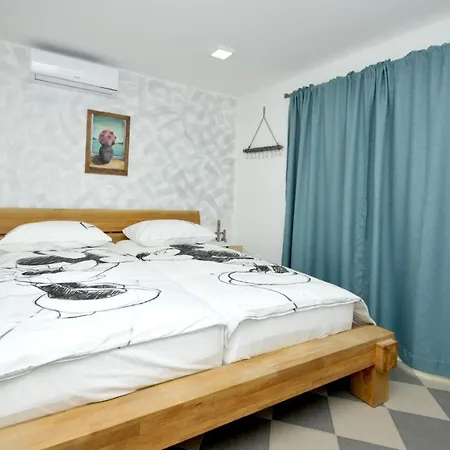 Villa Stagnum Baba - Impressive Luxury With Heated Pool, Hot Tub, Playroom And Upscale House Design
