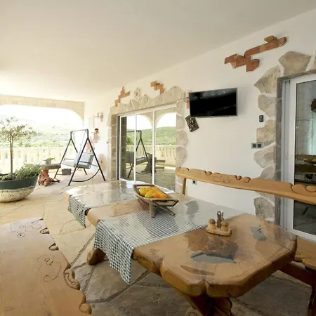 Stagnum Baba - Impressive Luxury With Heated Pool, Hot Tub, Playroom And Upscale House Design Villa