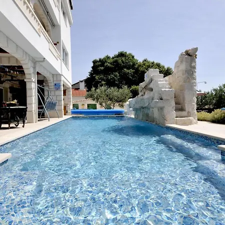 Stagnum Baba - Impressive Luxury With Heated Pool, Hot Tub, Playroom And Upscale House Design Villa Trogir