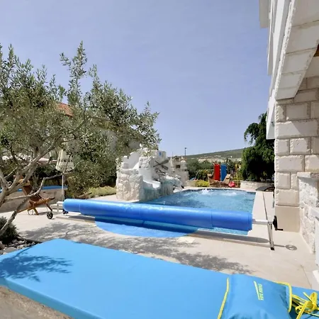 Stagnum Baba - Impressive Luxury With Heated Pool, Hot Tub, Playroom And Upscale House Design *