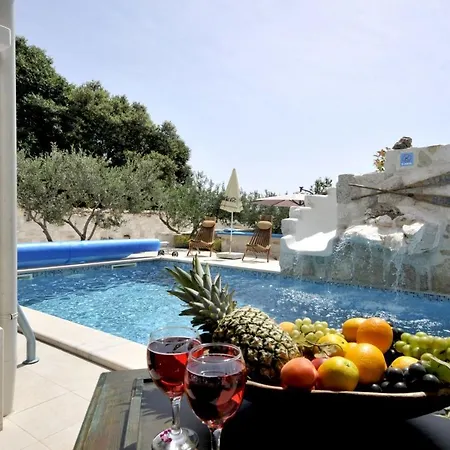 Stagnum Baba - Impressive Luxury With Heated Pool, Hot Tub, Playroom And Upscale House Design Villa *