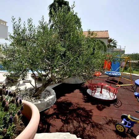 Stagnum Baba - Impressive Luxury With Heated Pool, Hot Tub, Playroom And Upscale House Design Villa *