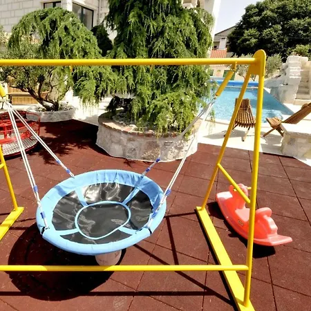 Stagnum Baba - Impressive Luxury With Heated Pool, Hot Tub, Playroom And Upscale House Design