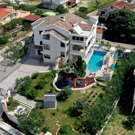 Villa Stagnum Baba - Impressive Luxury With Heated Pool, Hot Tub, Playroom And Upscale House Design Trogir