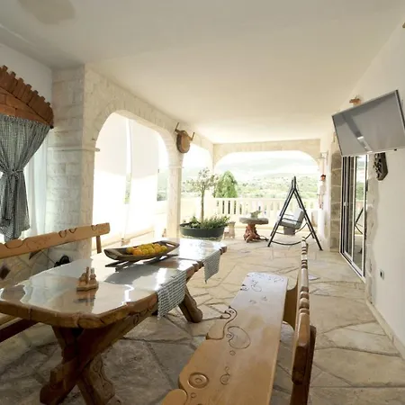 Villa Stagnum Baba - Impressive Luxury With Heated Pool, Hot Tub, Playroom And Upscale House Design